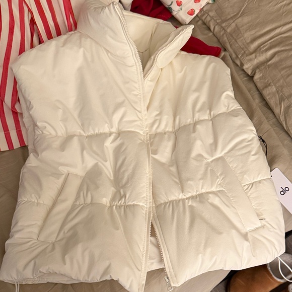 Last Chance! NWT ALO Incline Puffer Vest, Ivory, size XS - Picture 5 of 11